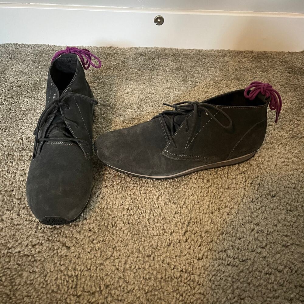 Eddie Bauer Transition Chukka Boot,‎ women's size 11 dark gray slate suede